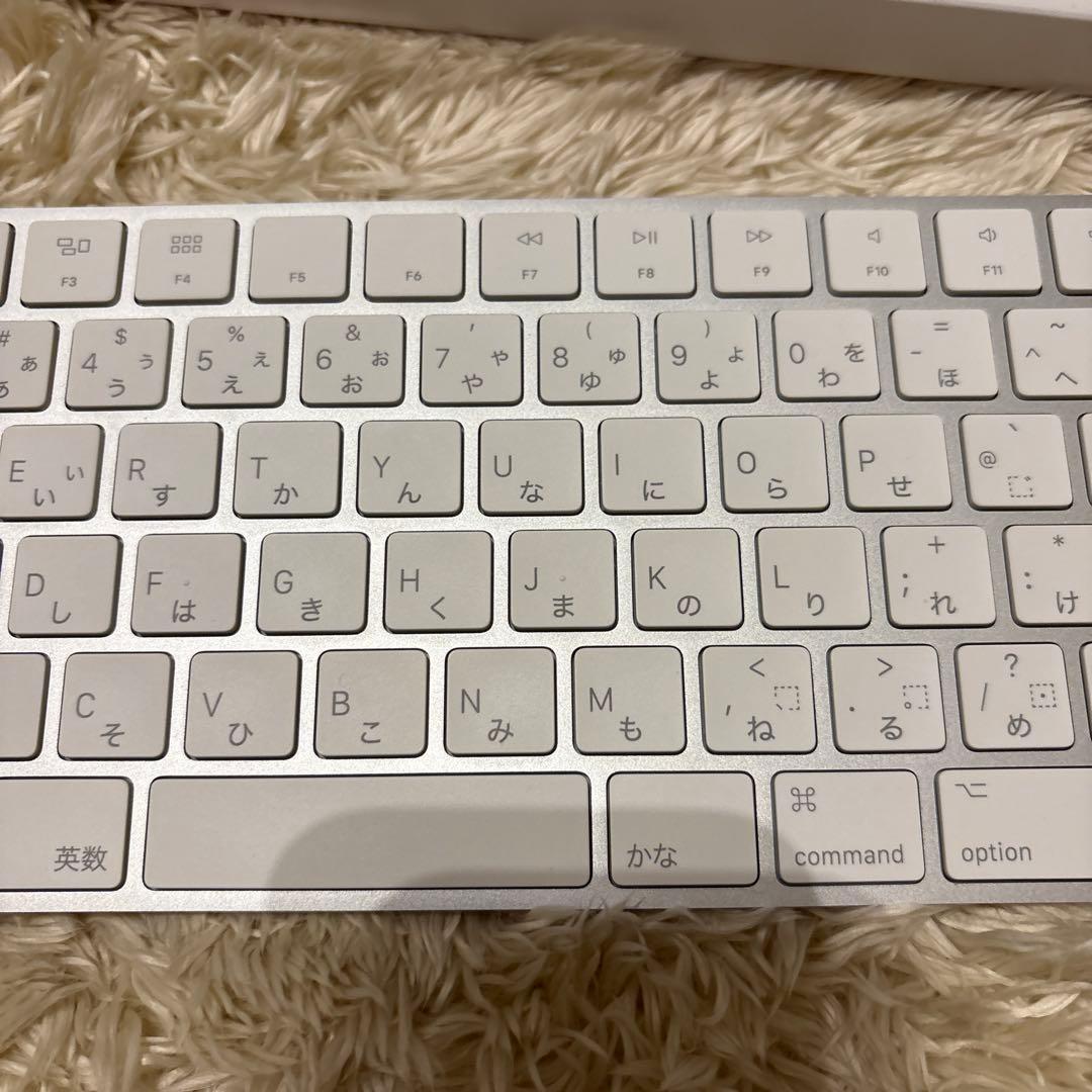 Magic Keyboard 日本語配列 ホワイト　ライトニング端子充電
