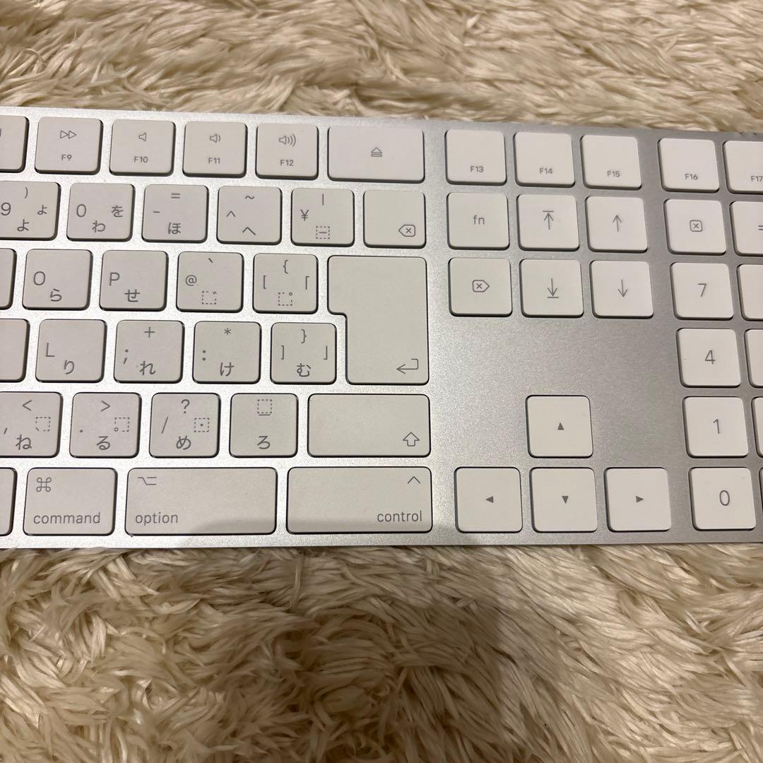 Magic Keyboard 日本語配列 ホワイト　ライトニング端子充電