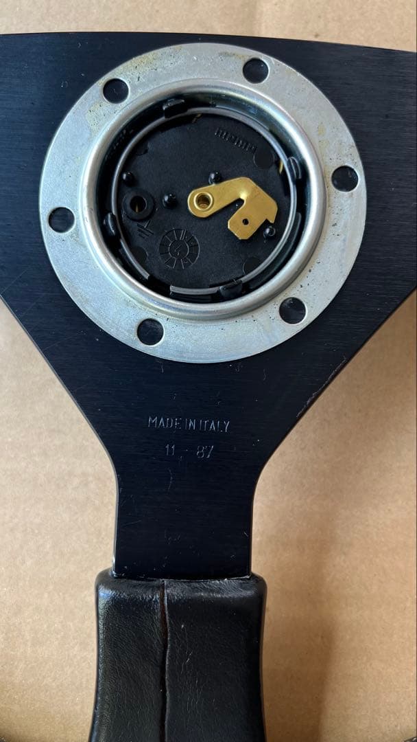 【希少】momoステアリング3スポーク 本革イタリア製(1987年)