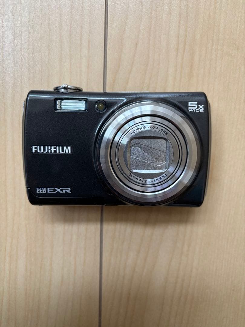 FUJIFILM F200 EXR finepix デジカメ