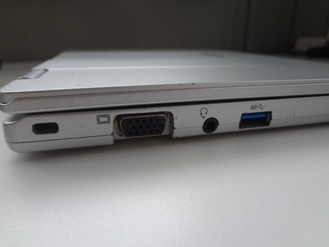 Panasonic Let's note CF-RZ6 10インチ　傷、ヒビあり