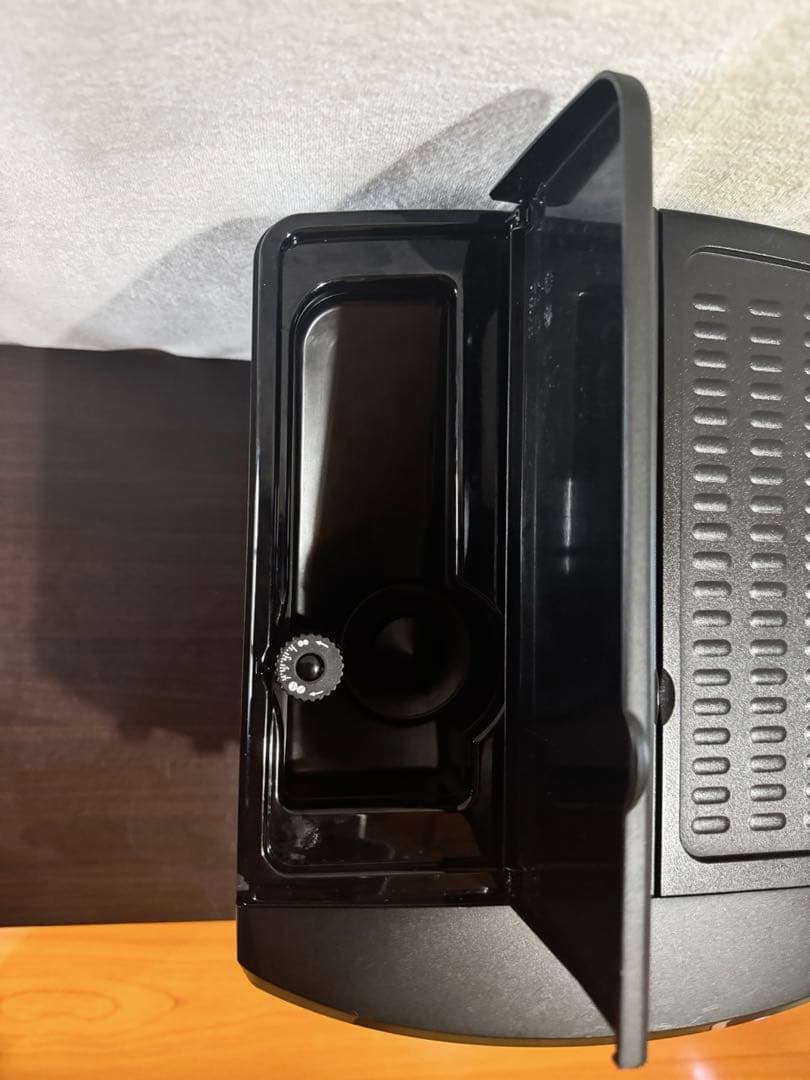 デロンギ　マグニフィカ　全自動コーヒーマシン　ESAM03110 ブラック