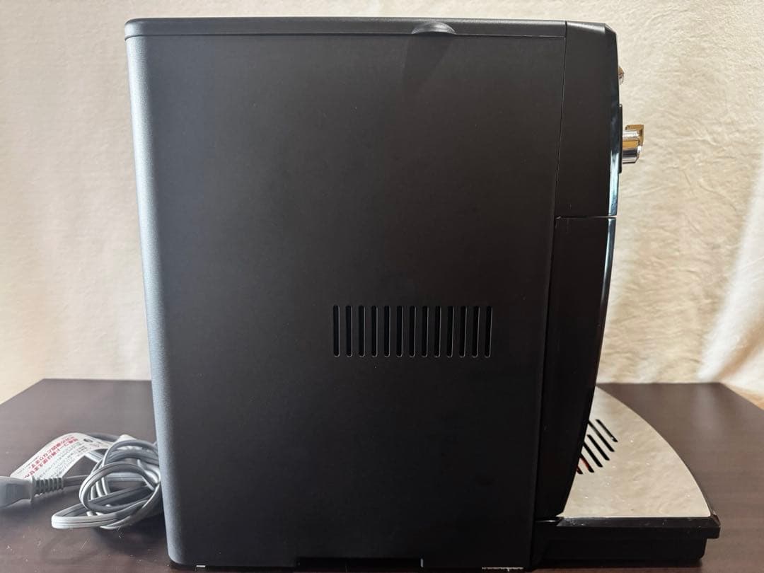 デロンギ　マグニフィカ　全自動コーヒーマシン　ESAM03110 ブラック