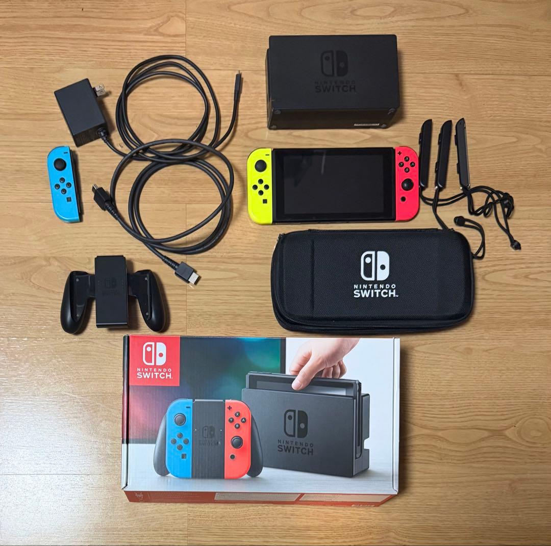Nintendo Switch 本体 付属品　携帯用ポーチ付き