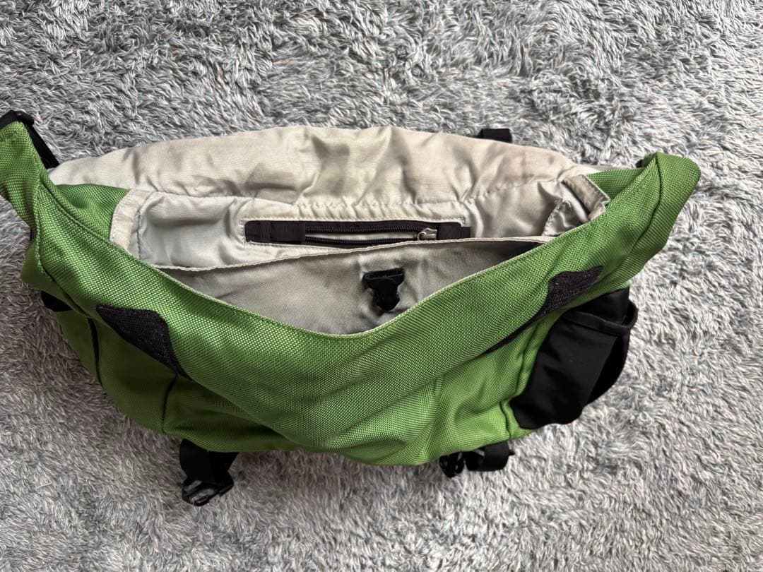 パタゴニア　ハーフマスメッセンジャー　ショルダーバッグ　48271F7 緑