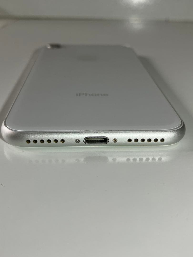 Apple iPhone 8 シルバー 本体　64GB