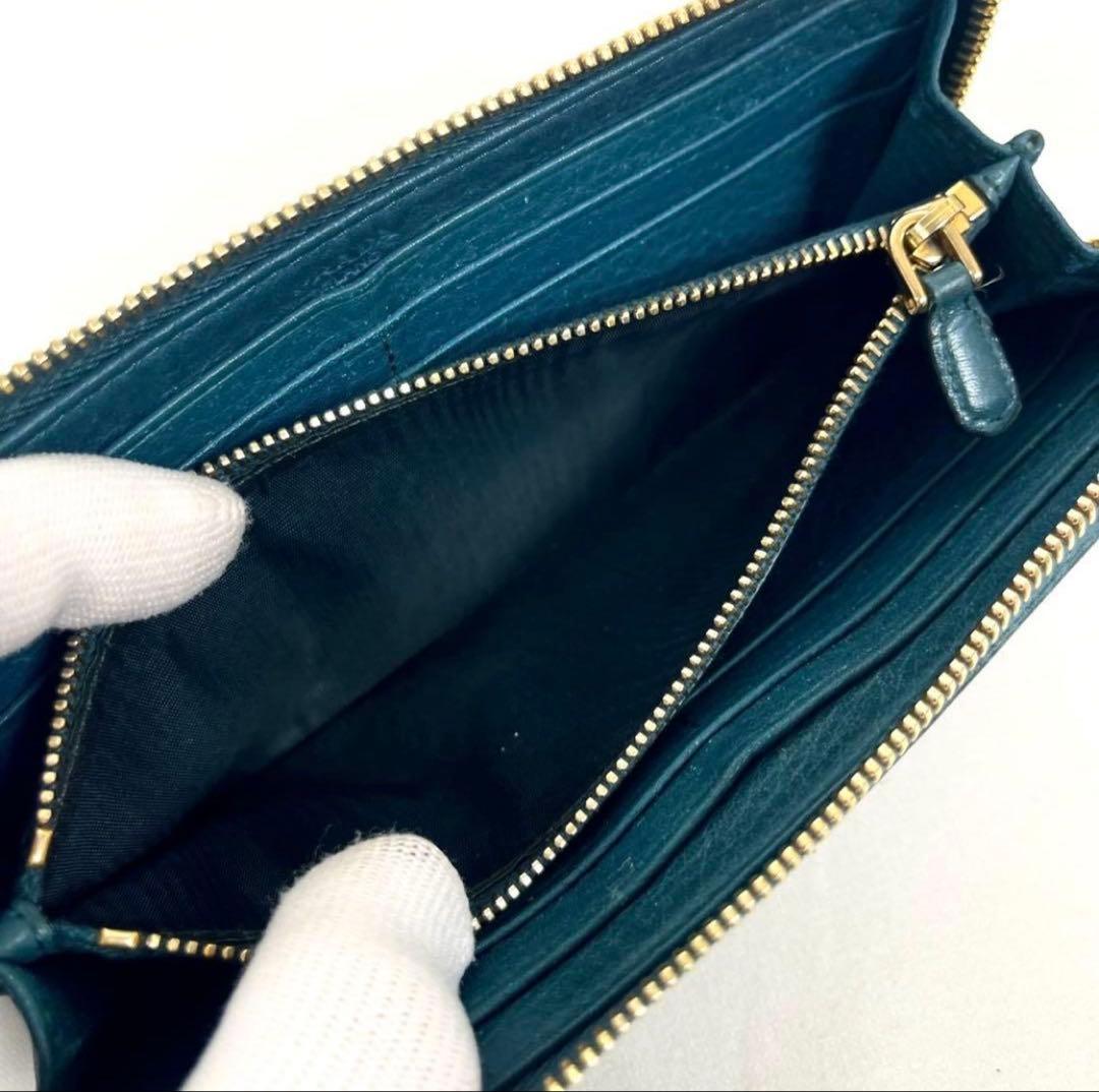 プラダ　長財布　Ｌ字ファスナー　ゴールドロゴ　本革　希少カラー　超美品