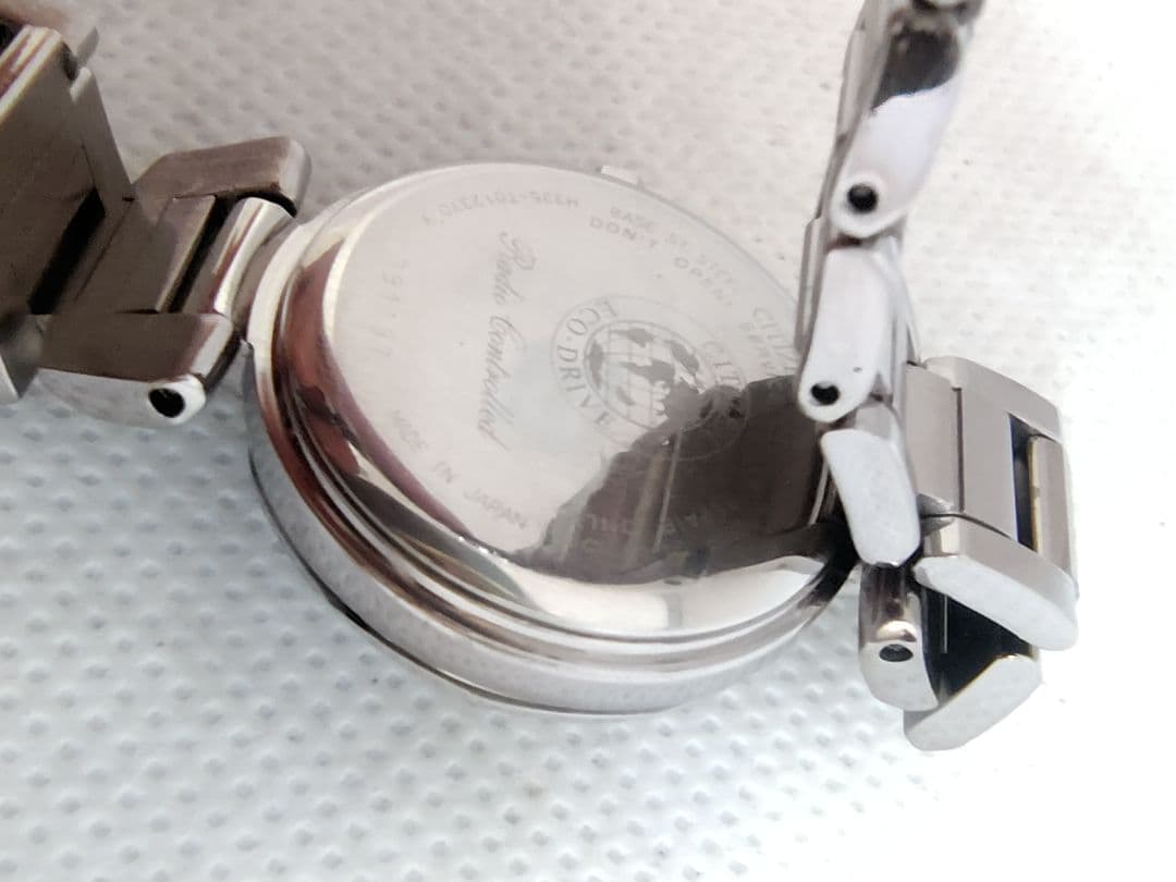 【電波ソーラー、美品、希少、電池新品】シチズン　クロスシー　6pダイヤ　白蝶貝