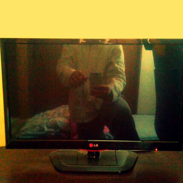LGのテレビです！ちゃんとリモコンもあります！