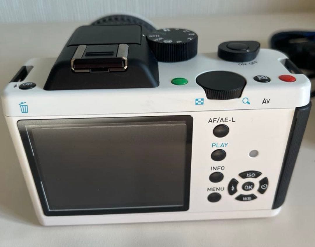 PENTAX K-01ズームレンズキット ホワイト/ブラック ミラーレス一眼レフ