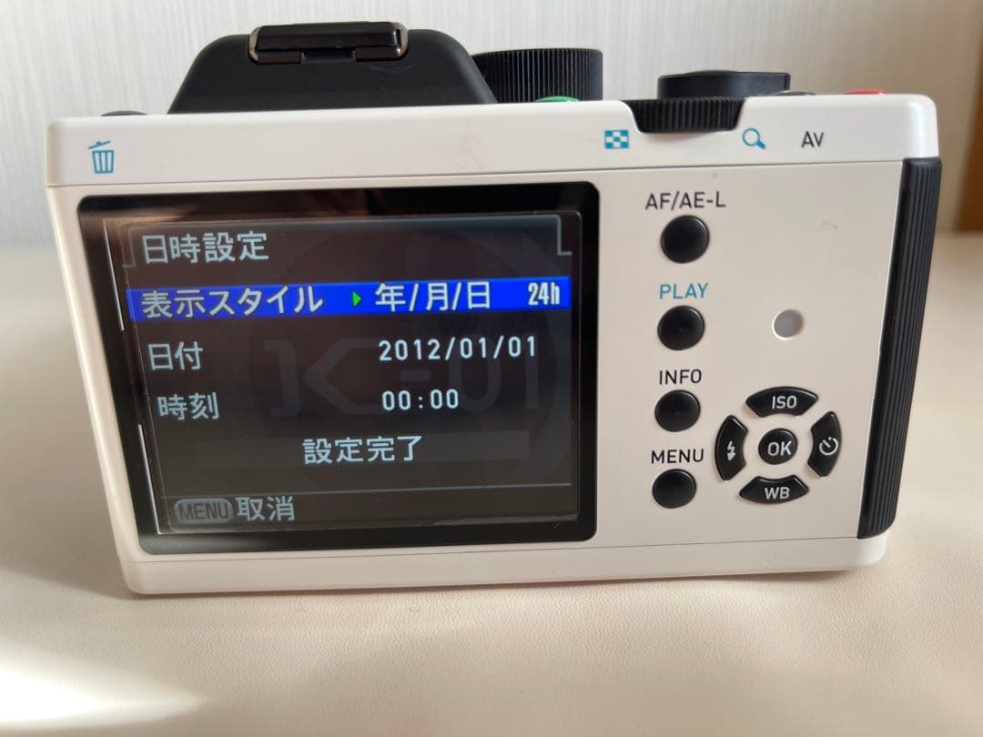 PENTAX K-01ズームレンズキット ホワイト/ブラック ミラーレス一眼レフ