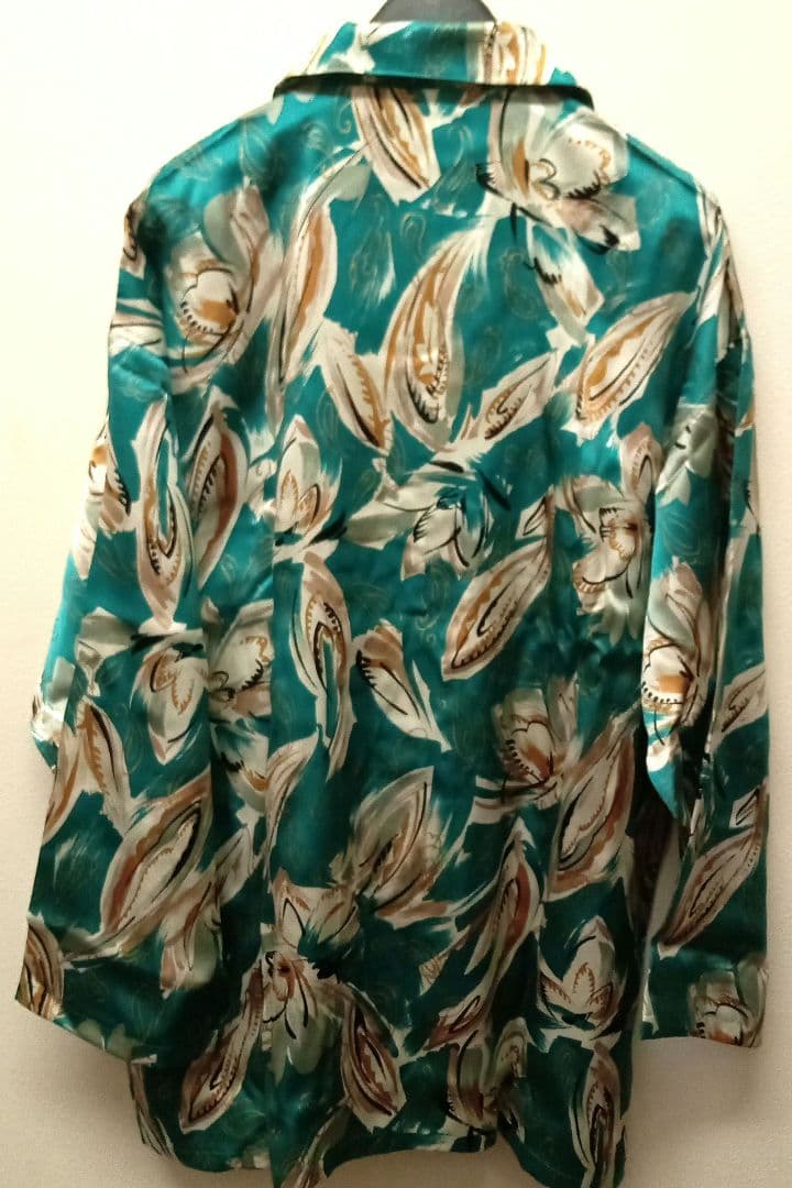 ワコール　シルク100%　パジャマ　Mサイズ　日本製　希少　カラー/柄