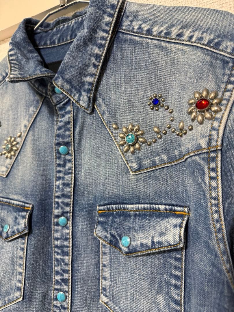 AKM × HTC フラワースタッズ デニムシャツ