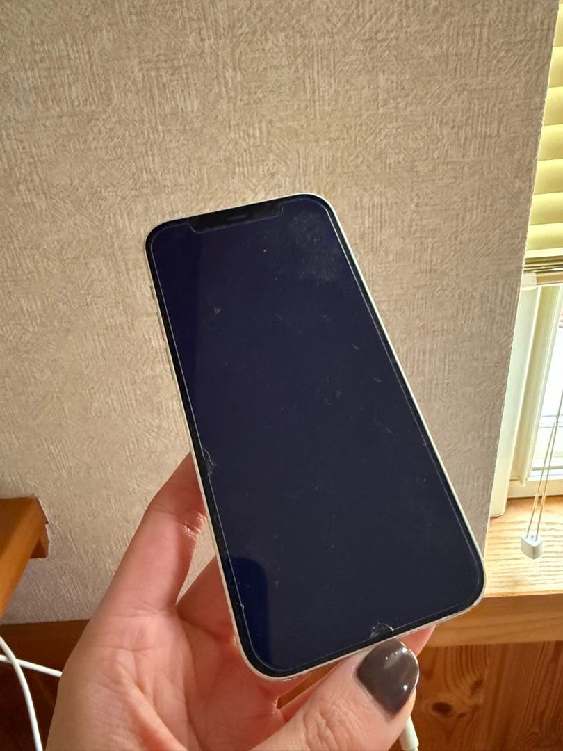 iPhone 12 本体　ヒビ割れあり