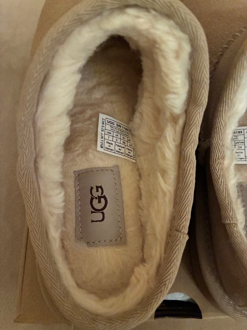 靴 FRAMeWORK UGG CLASSIC SLIPPER 4(24cm)