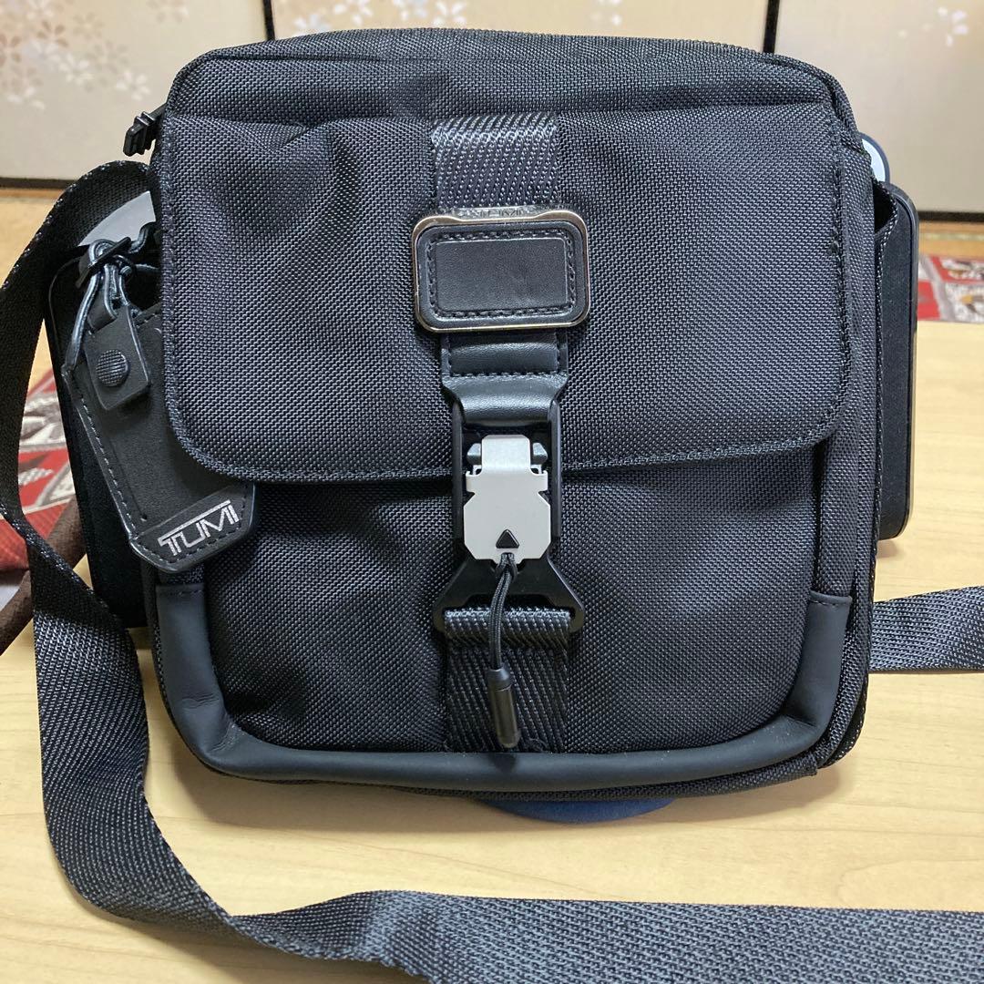 TUMI ブラック ショルダーバッグ 中型