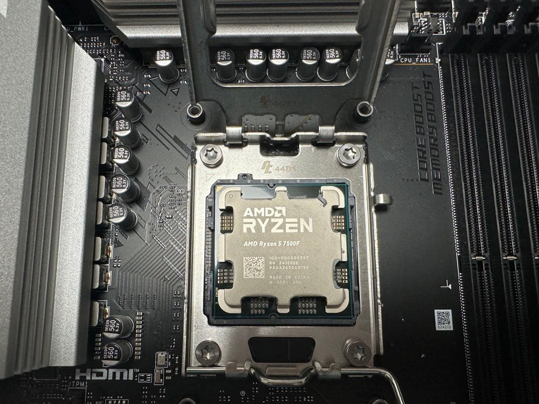 マザーボード 7500f + MSI B550 GAMING PLUS