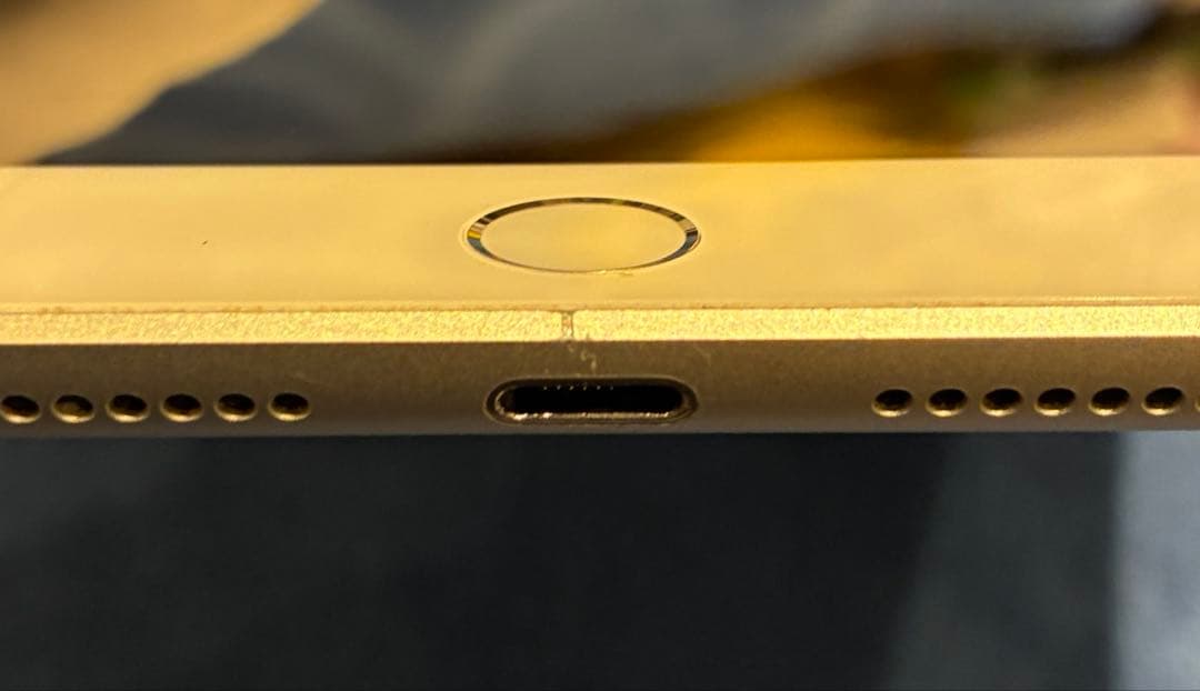 iPad（第８世代）10.2インチ 32GB シルバー Wi-Fiモデル