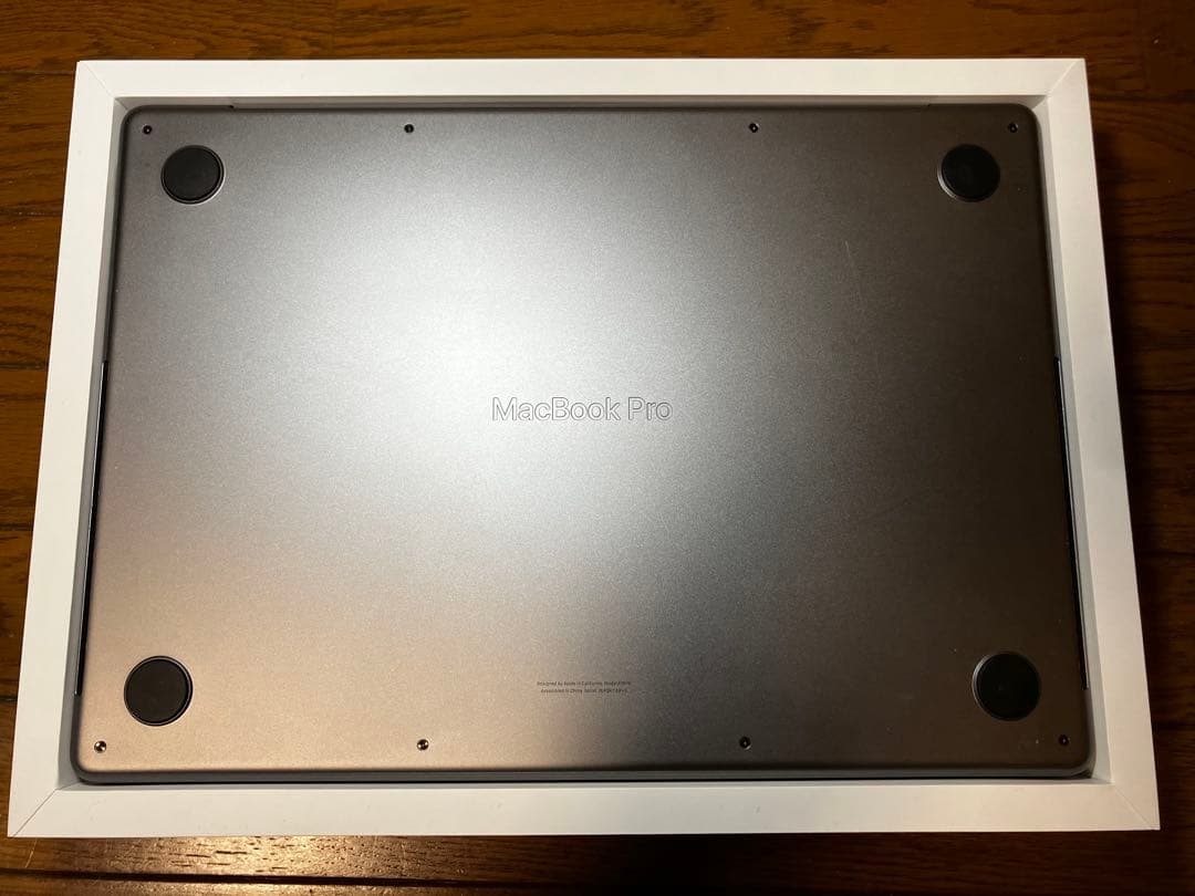 MacBook Pro 14インチ M3 / 512GB