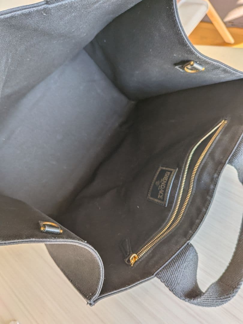 最終値下げ☆FENDACE ロゴ入りショルダーバッグ