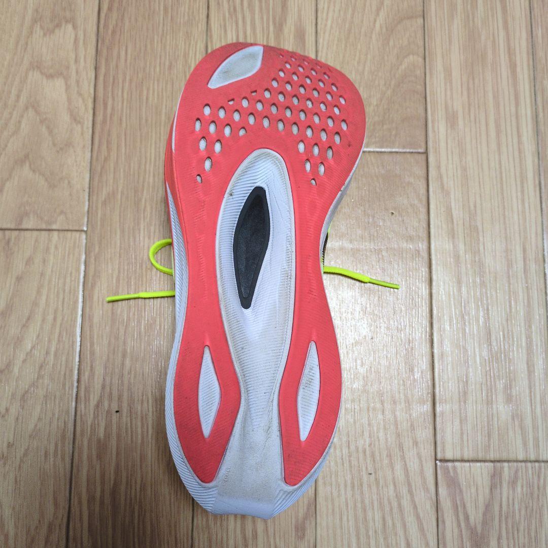 ●走行約50㌔使用品、asics マジックスピード4　ワイドサイズ25.5センチ