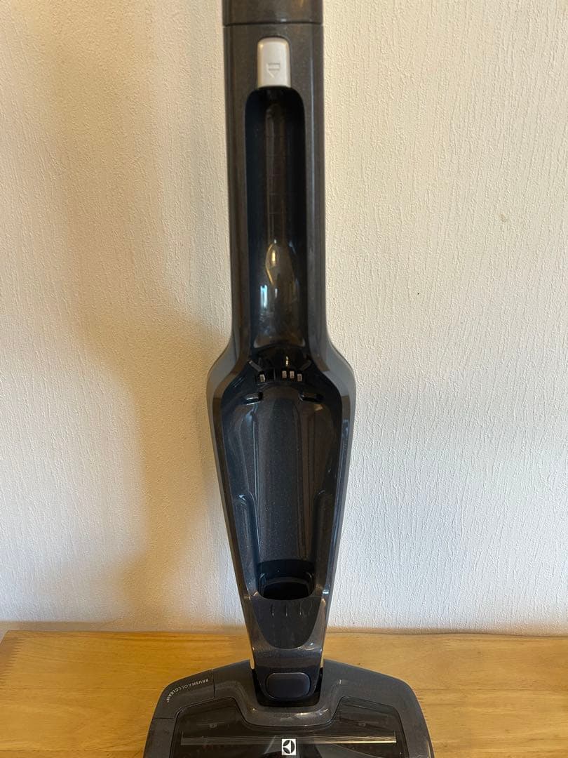 Electrolux エルゴラピード 掃除機 充電式　ZB3301