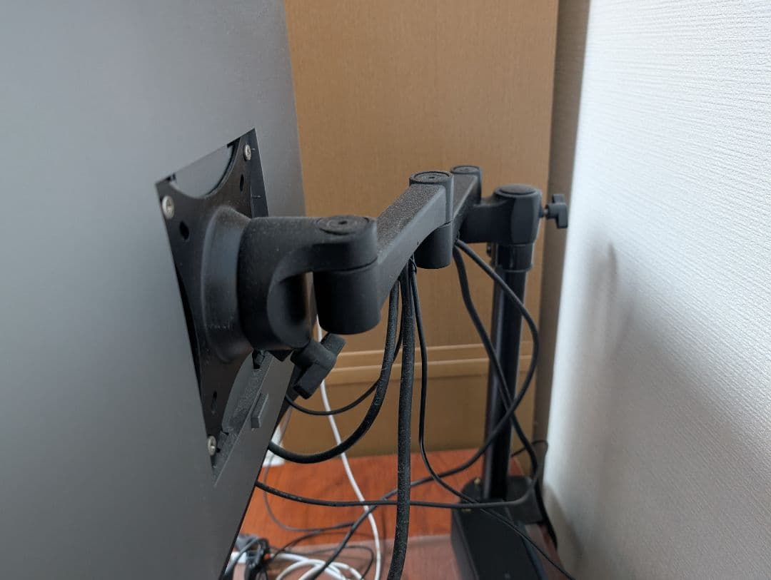 DELL U2720QM 27インチ 4K IPSディスプレイ モニターアーム