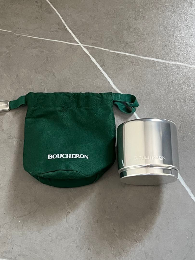 Boucheron シルバー 円筒型ボックス