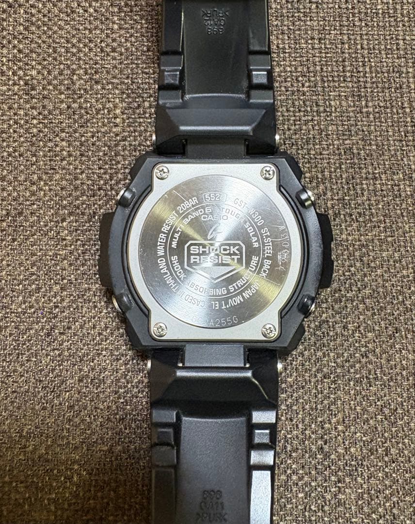 CASIO G-SHOCK GST-W300　電波ソーラー