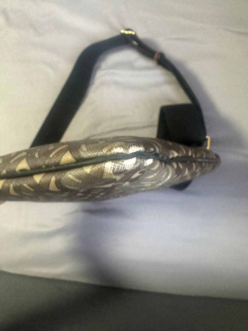 Burberry ショルダーバッグ　モノグラム　アナグラム