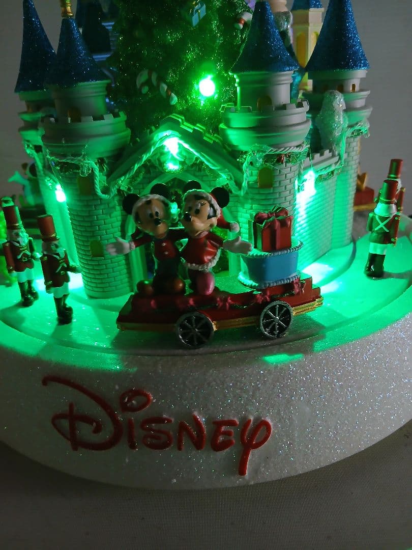 ディズニーセンターピースパレードシーンクリスマスオーメントコストコ