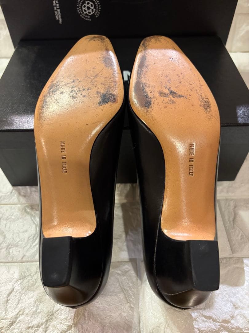 #サルバトーレフェラガモレザー ブラック パンプス 金具付きリボン#23cm