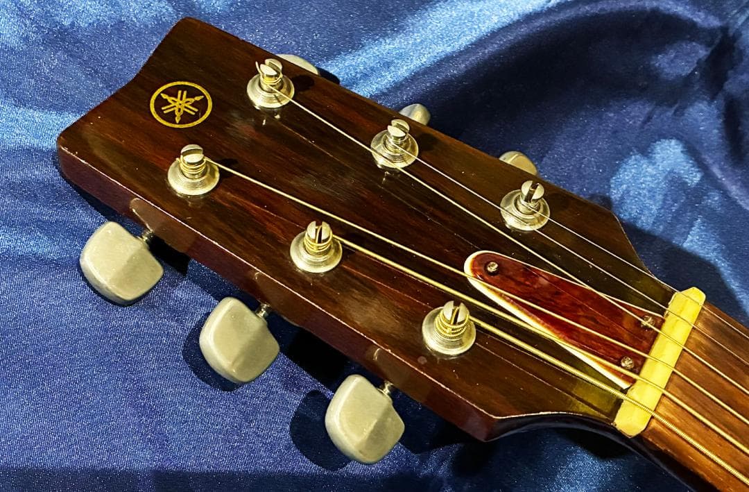 ひ*き様 ★　赤ラベル並みに鳴ります！綺麗な音色!ビンテージ　ヤマハFG130