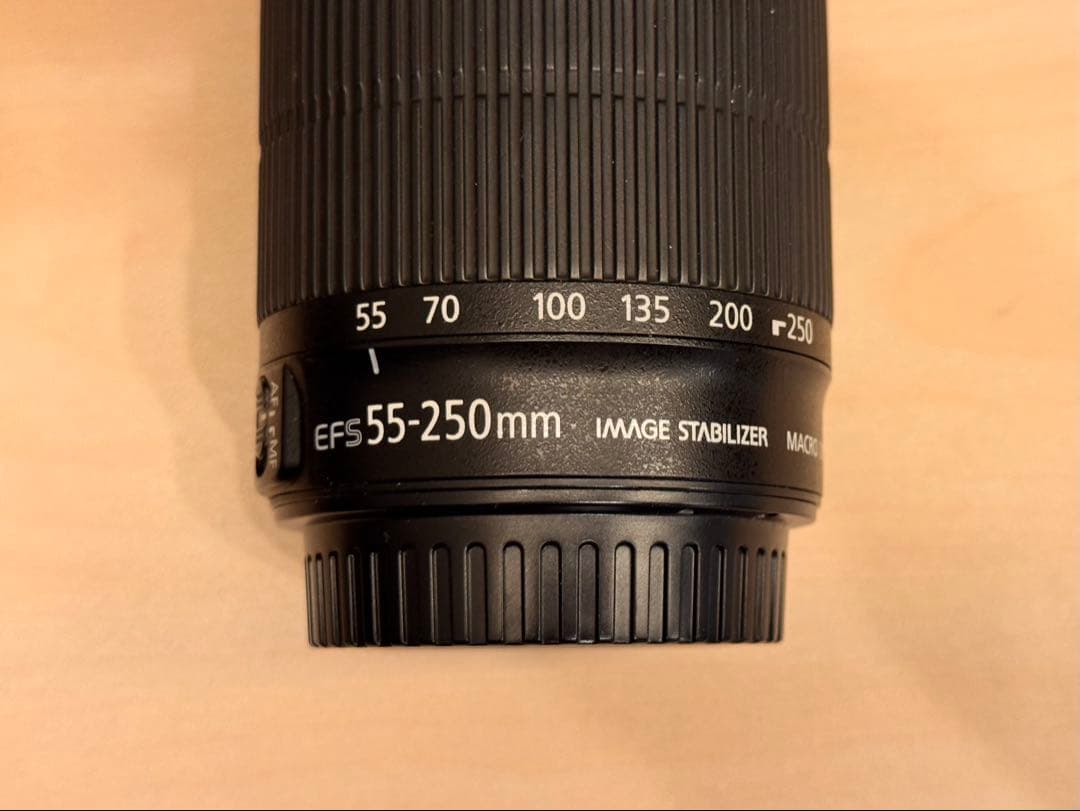 Canon EF-S 55-250mm F4-5.6 IS STMズームレンズ