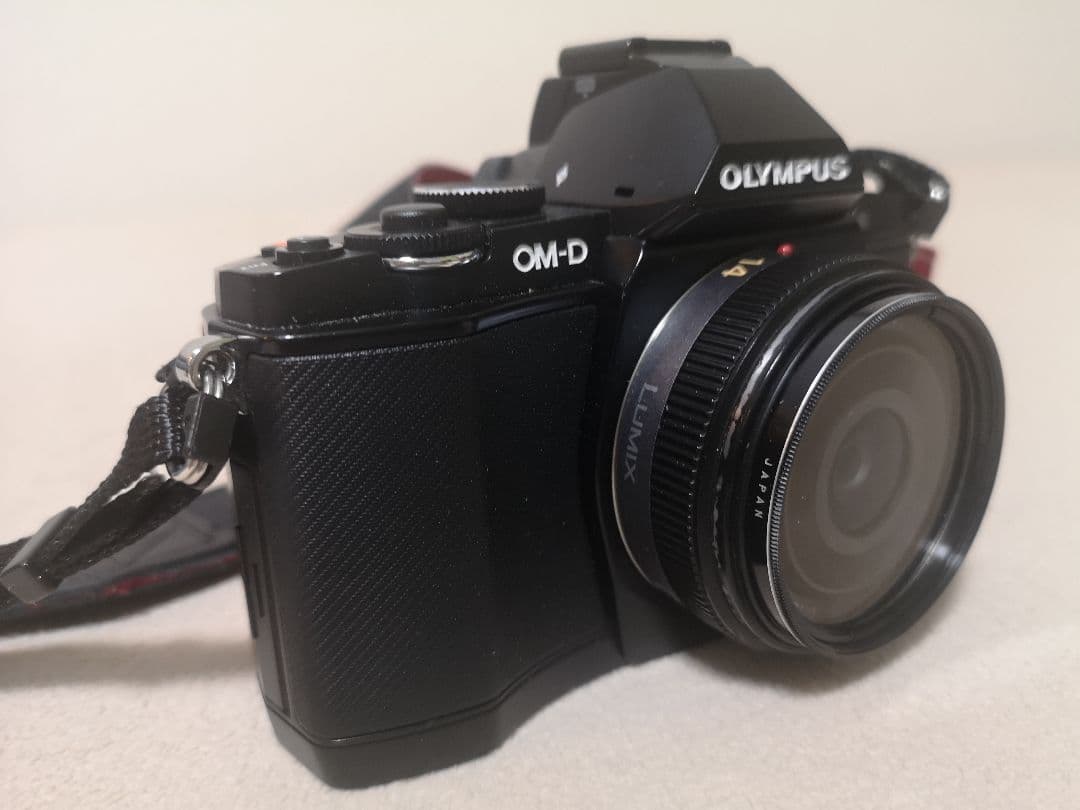 ★OLYMPUS OM-D E-M5★LUMIXレンズ2本付き★
