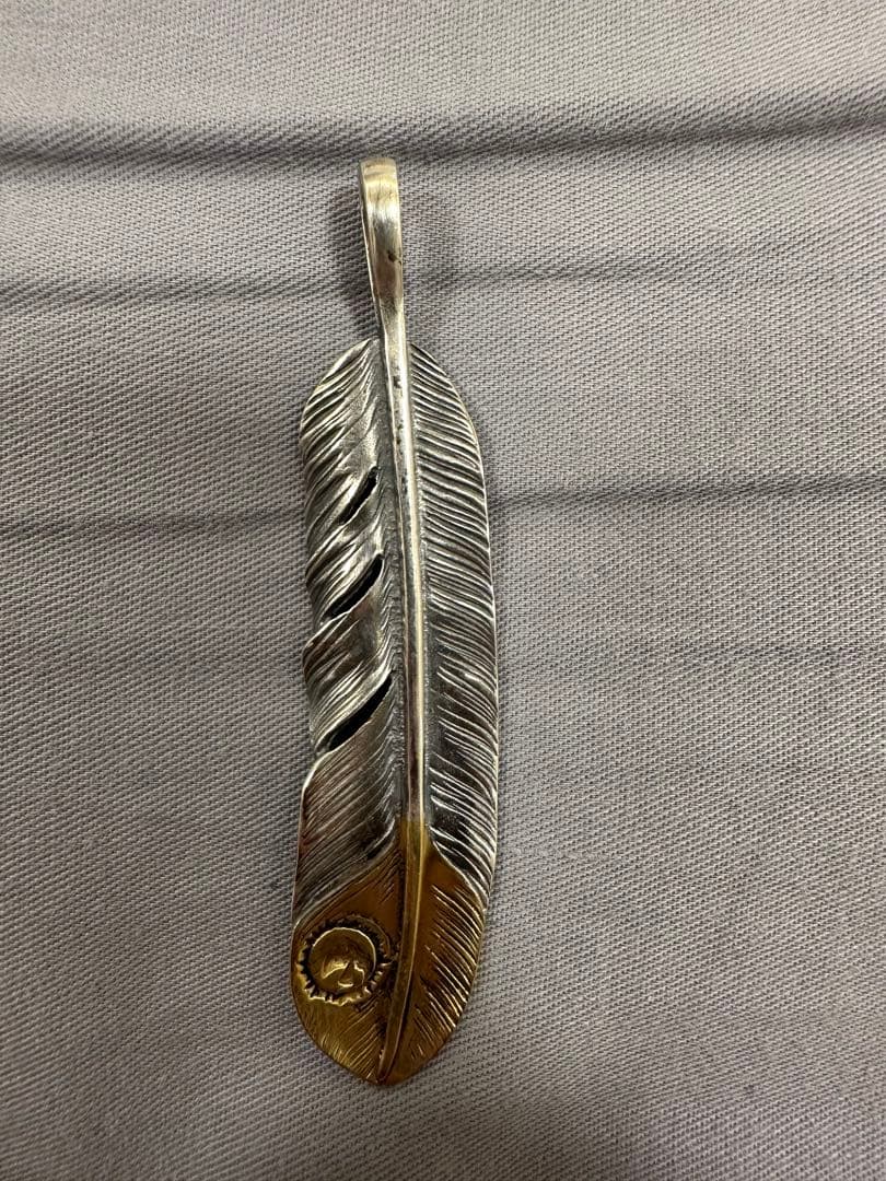 Goro’s ゴローズ 先金特大フェザー 左向き