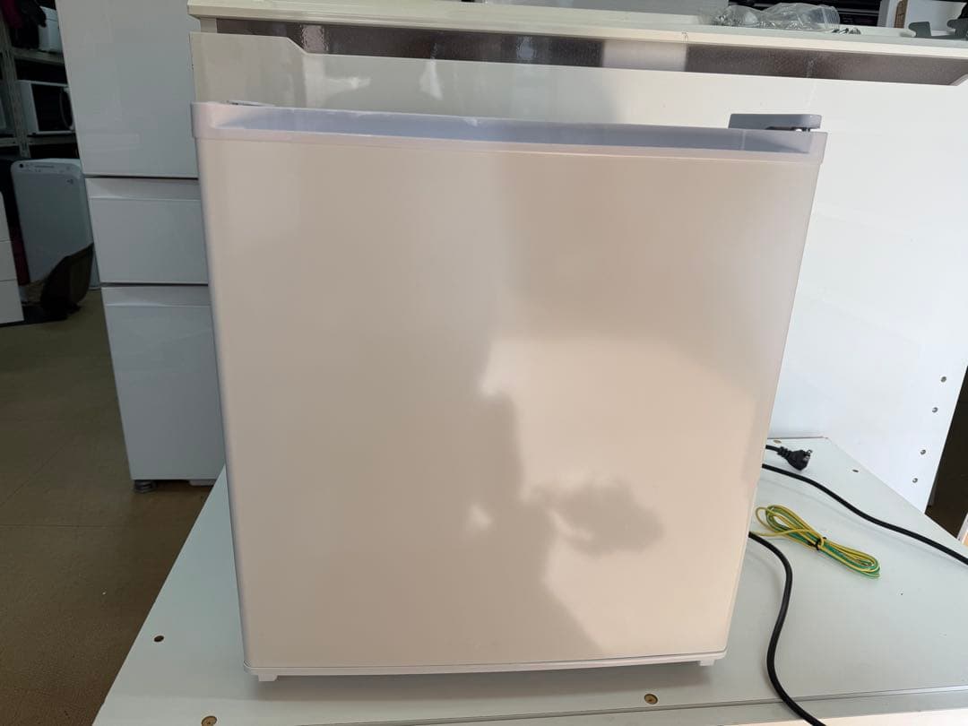 【極美品】エスケイジャパン　小型冷蔵庫