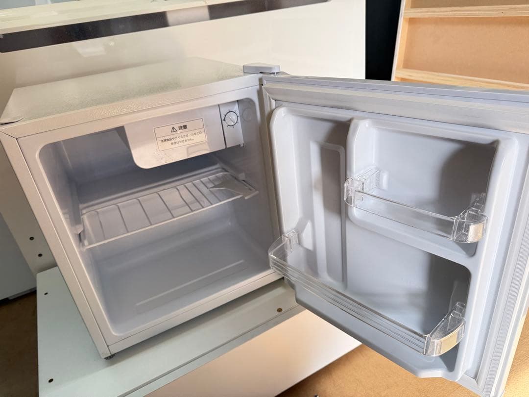 【極美品】エスケイジャパン　小型冷蔵庫