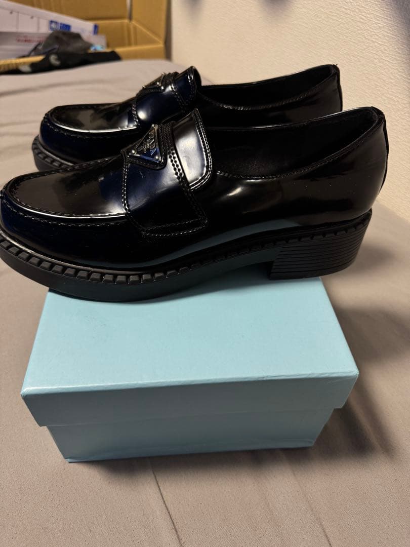 PRADA 黒 ローファー 合成皮革