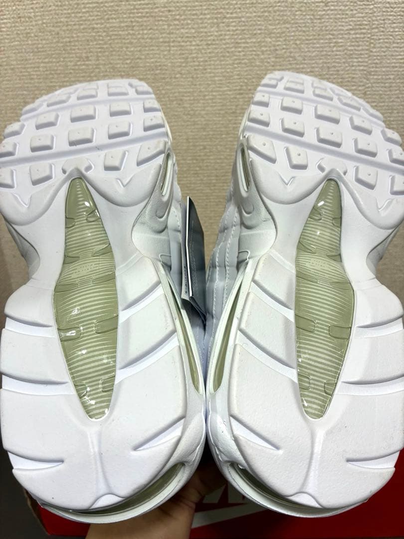 【新品未使用】NIKE AIRMAX 95 ESSENTIAL 26.5㎝