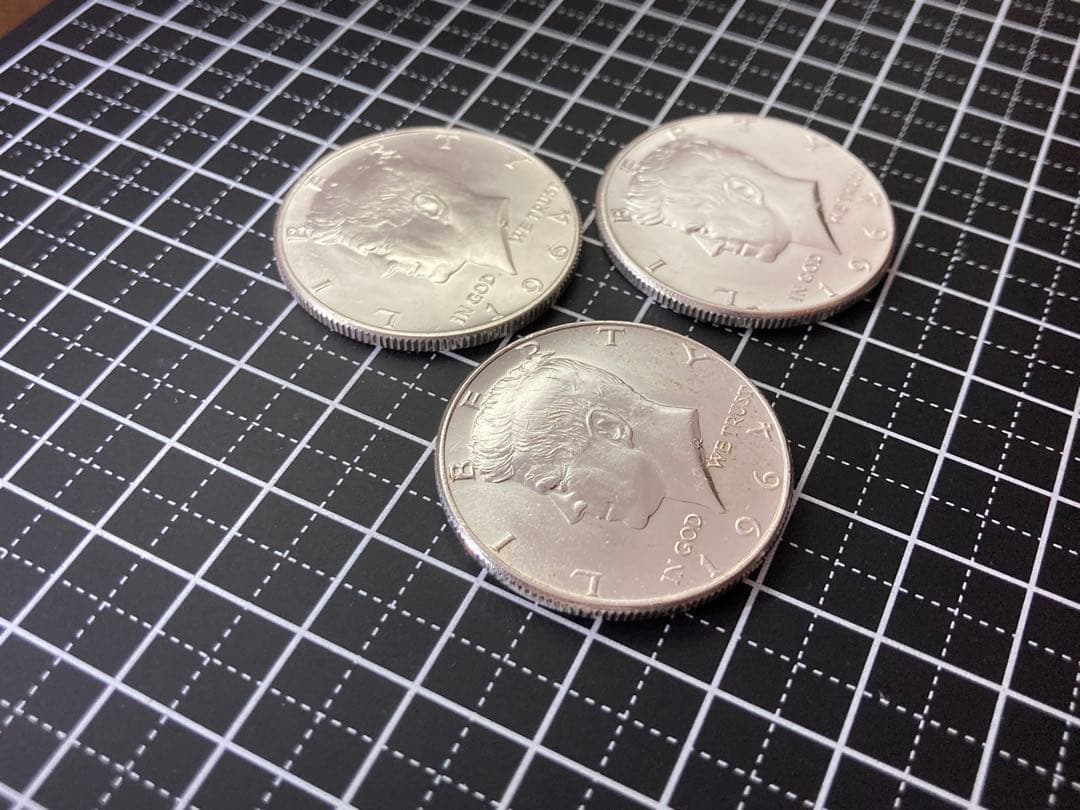 《アメリカ》ケネディハーフダラー銀貨3枚組(1964年)［2］