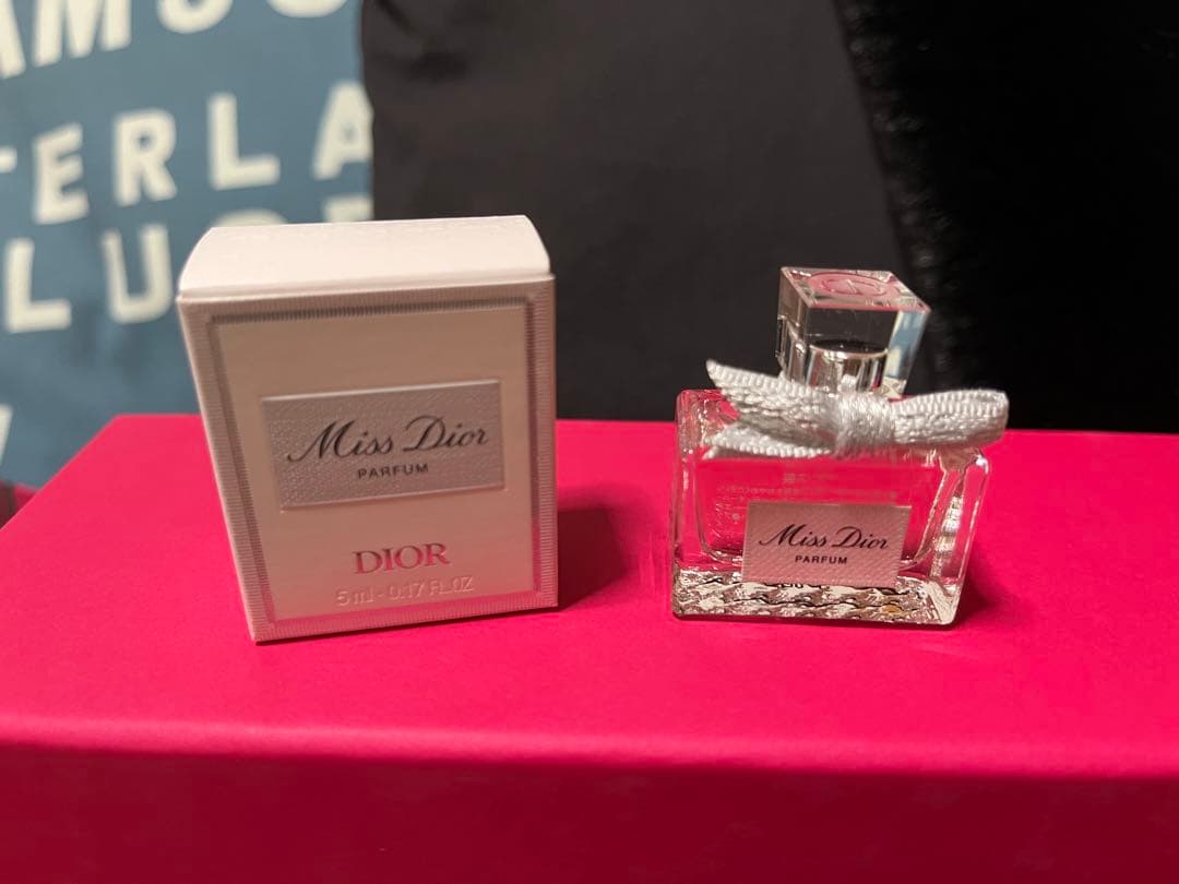 【ミニギフト付き】ディオールスキン フォーエヴァー イドラ グロウ クッション