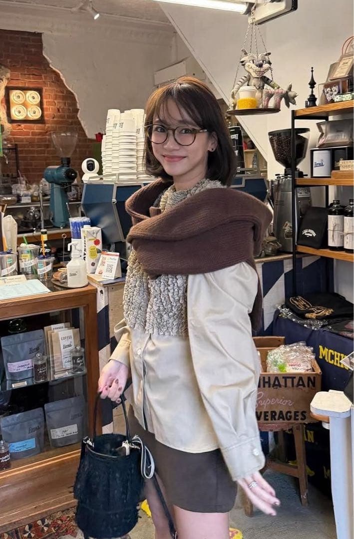 rosy monster ケールフリルシャツ