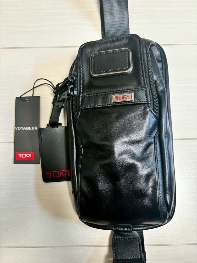 TUMI ボディバッグ ブラック　レザー