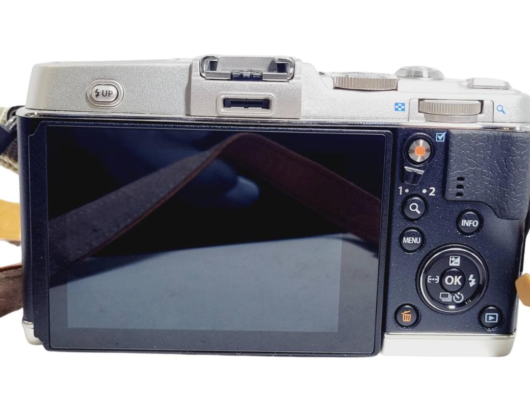 OLYMPUS オリンパス PEN E-P5 ボディジャケット付き カメラ