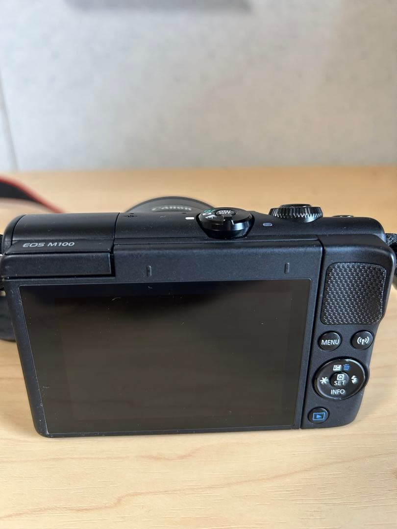 Canon EOS M100 ミラーレス一眼　ブラック