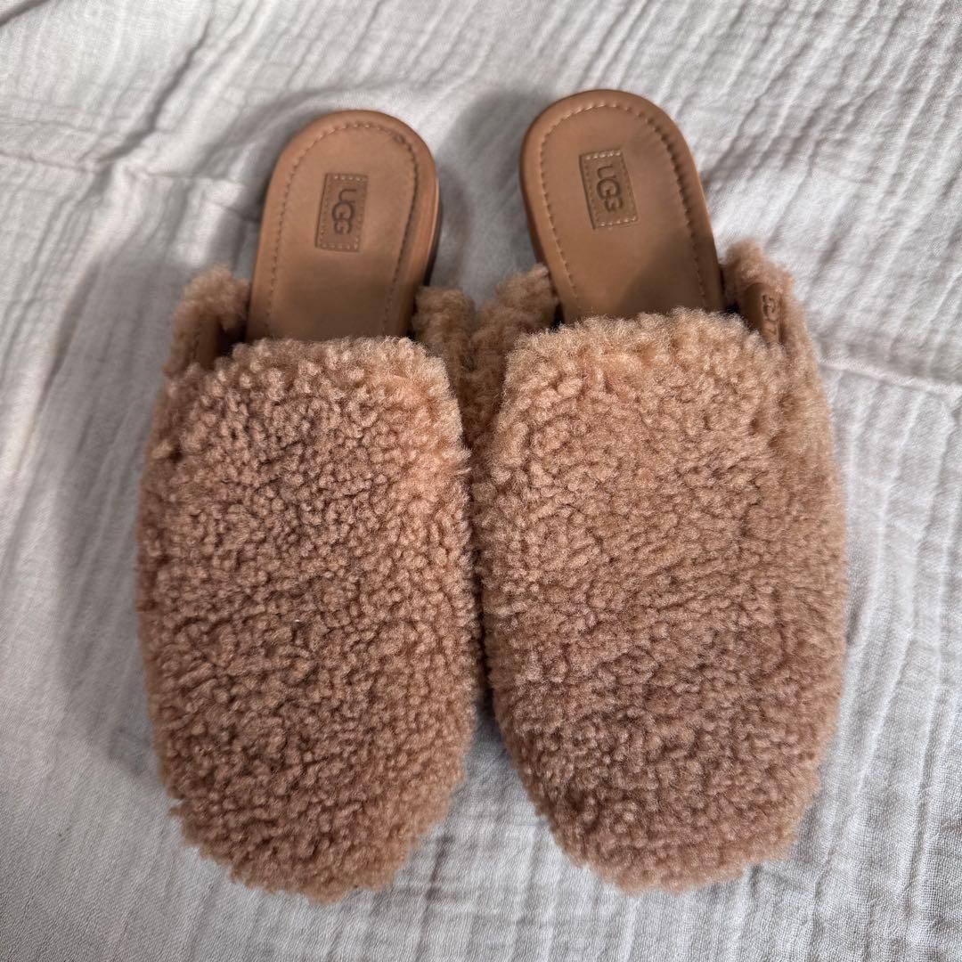 美品　UGG アグ　ジャナヤコージーミュール　サンダル