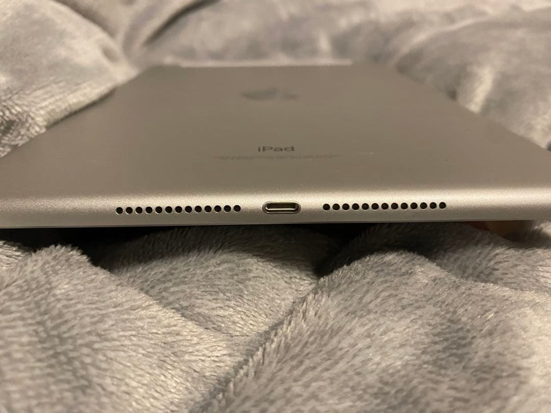 Apple iPad 第6世代 32GB シルバー 本体