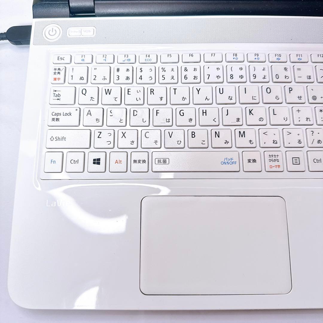 ホワイトパソコン❤️Windows11❤️高速SSD❤️マウス付き❤️届いたらすぐ使える