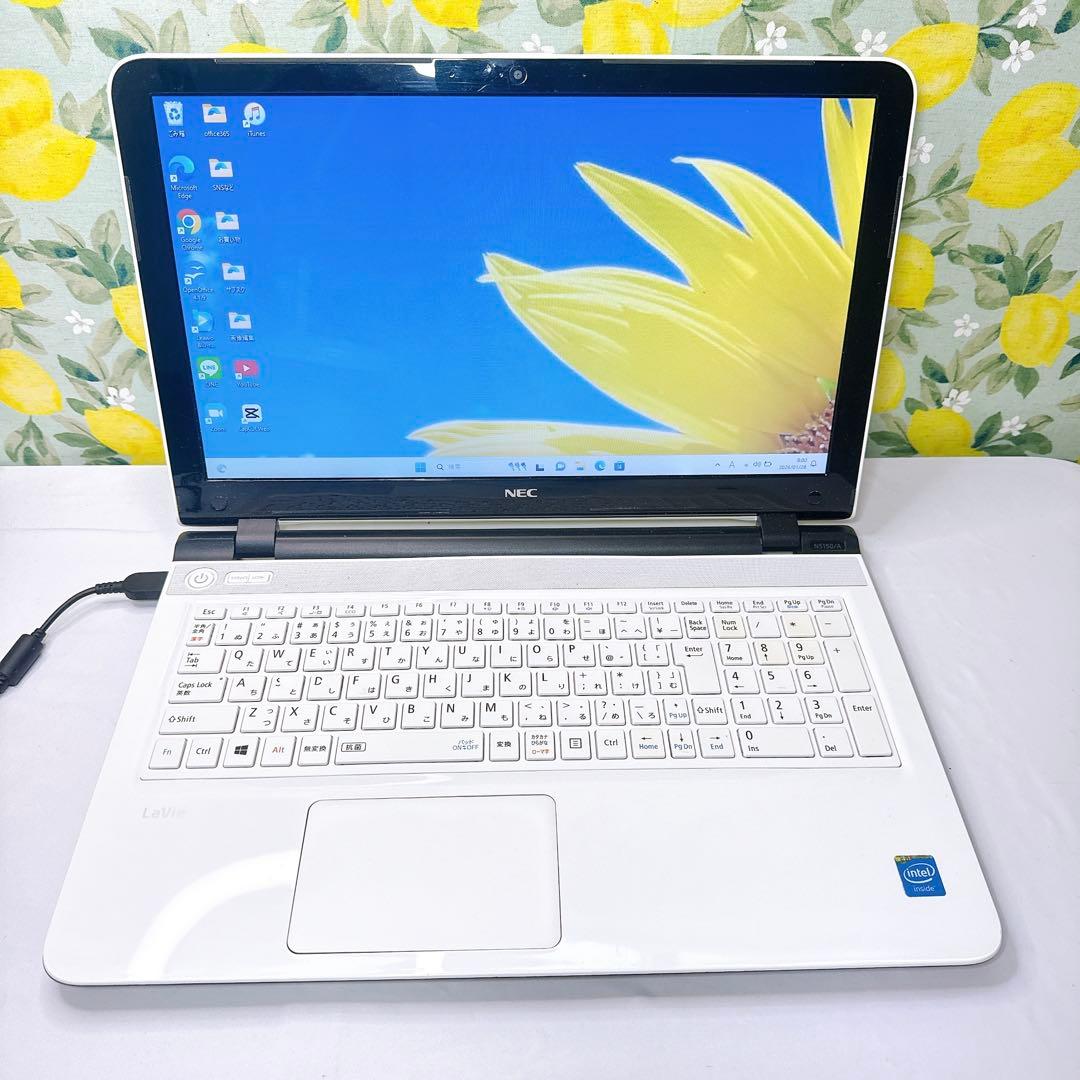 ホワイトパソコン❤️Windows11❤️高速SSD❤️マウス付き❤️届いたらすぐ使える